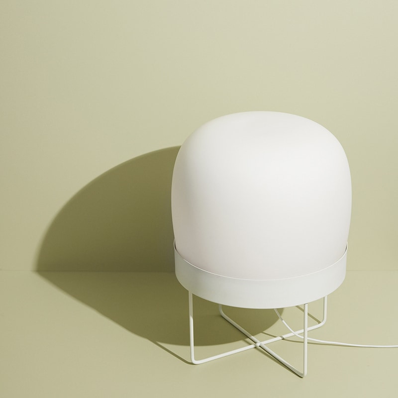 Lampadaire globe blanc design doré Hubsch sur CDC Design