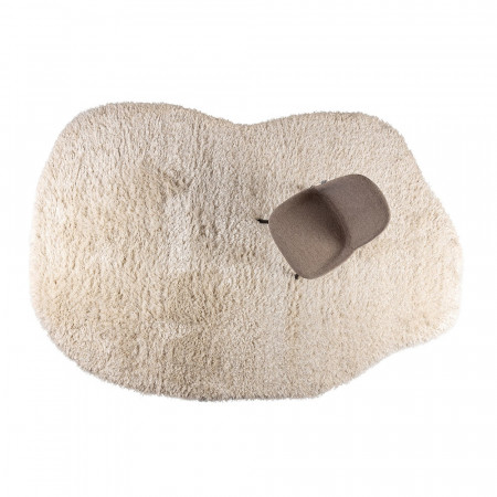 Tapis de salon beige moelleux à poils longs et de forme organique - Tasty 