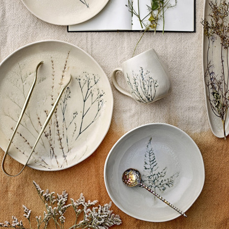 Mug en grès avec décoration florale fait main - Nature 