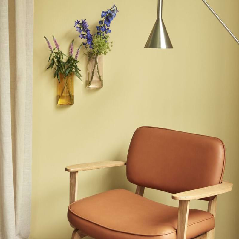 Fauteuil vintage avec accoudoirs en bois et simili cuir marron - Haze 