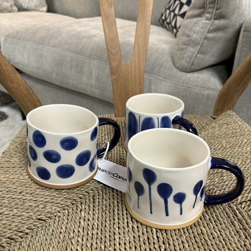 3 grands mugs en grès à motifs bleus faits mains - Lina