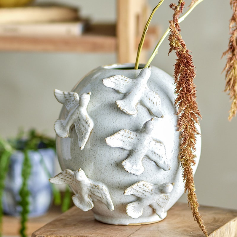 Vase en grès blanc crème oiseaux sculptés Creative Collection by Bloomingville - Abira 