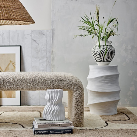 Table d'appoint forme organique en céramique blanche Bloomingville - Volise 