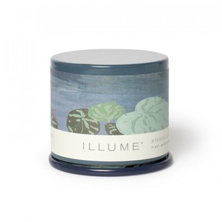 Bougie parfumée feuilles vertes, pluie fraîche et éclats de citron en boîte métal 85g Illume - Hidden Lake 