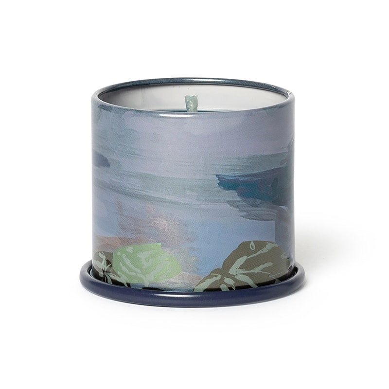Bougie parfumée feuilles vertes, pluie fraîche et éclats de citron en boîte métal 85g Illume - Hidden Lake 