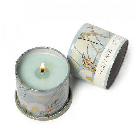 Bougie parfumée jasmin et embruns marins salés boîte métal 85g Illume - Fresh Sea Salt 