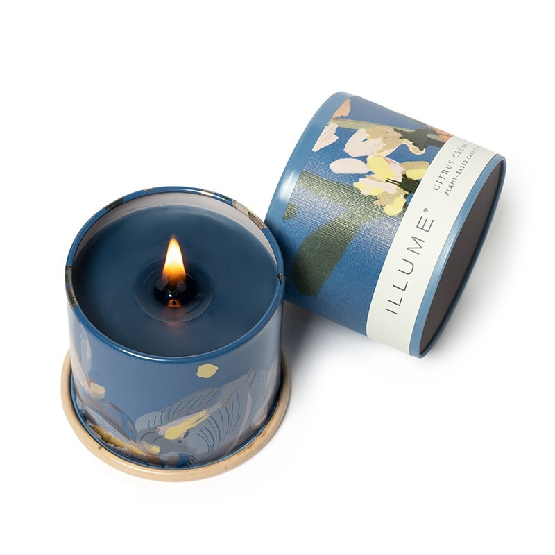 Bougie parfumée bois de santal, fruits d'été et mandarine boîte métal 85g Illume - Citrus Crush 