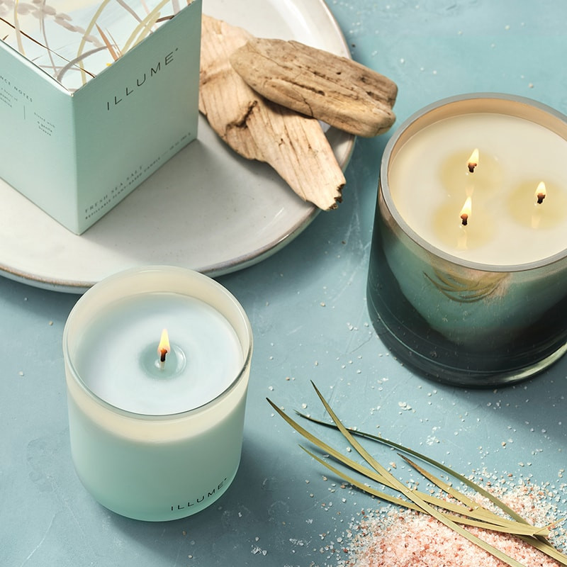 Bougie parfumée jasmin et embruns marins salés en verre 335g Illume - Fresh Sea Salt 