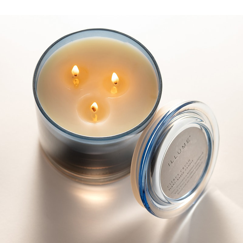 Bougie parfumée bois de santal, fruits d'été et mandarine en verre avec couvercle 590g Illume - Citrus Crush 