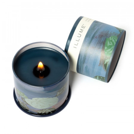 Bougie parfumée feuilles vertes, pluie fraîche et éclats de citron boîte métal 335g Illume - Hidden Lake 