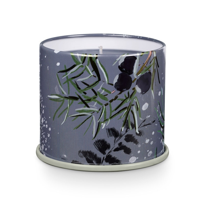 Bougie parfumée ébène, cassis et agrumes sucrés boîte métal 335g Illume - North Sky 