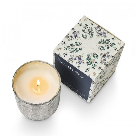 Bougie parfumée ébène, cassis et agrumes sucrés en verre craquelé avec boîte cadeau 235g Illume - North Sky 