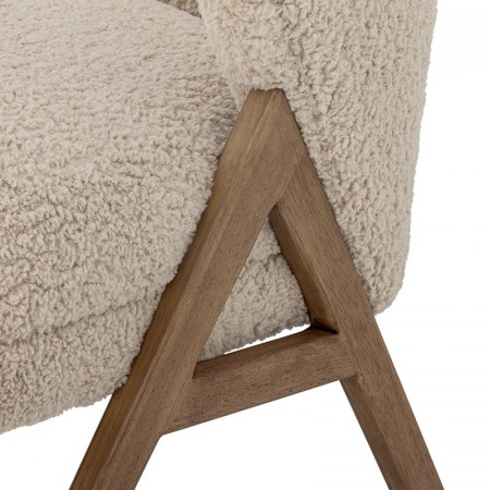Fauteuil en tissu bouclé et pieds en bois style scandinave Bloomingville - Camino 