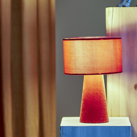 Lampe de table en velours rouge style élégant Bloomingville - Emmie 