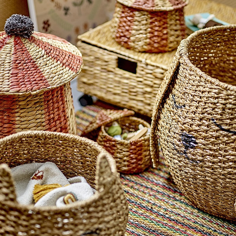 Panier en jacinthe d'eau avec couvercle et rayures rouges Bloomingville - Birsen 