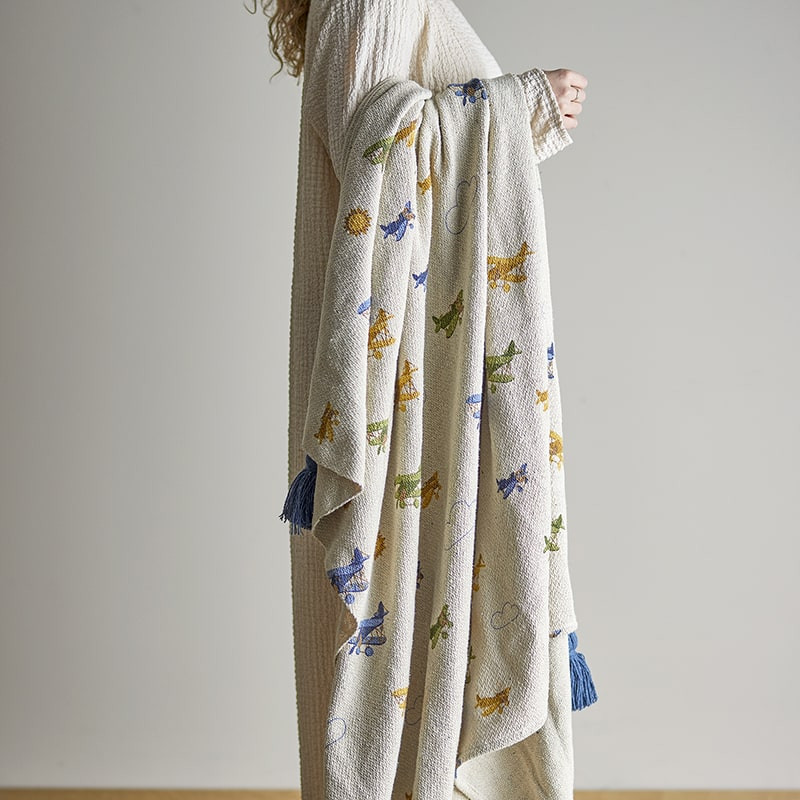 Plaid en coton recyclé avec motifs avions et pompons bleus enfant - Plane 