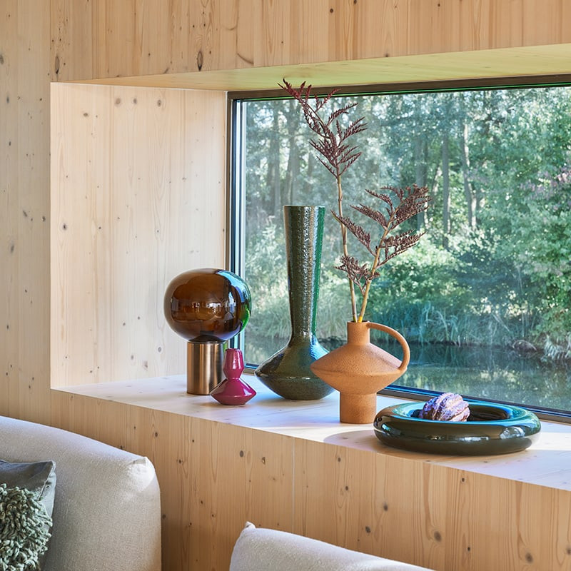 Vase long en céramique tons vert brillant Urban Nature Culture - Tynn 