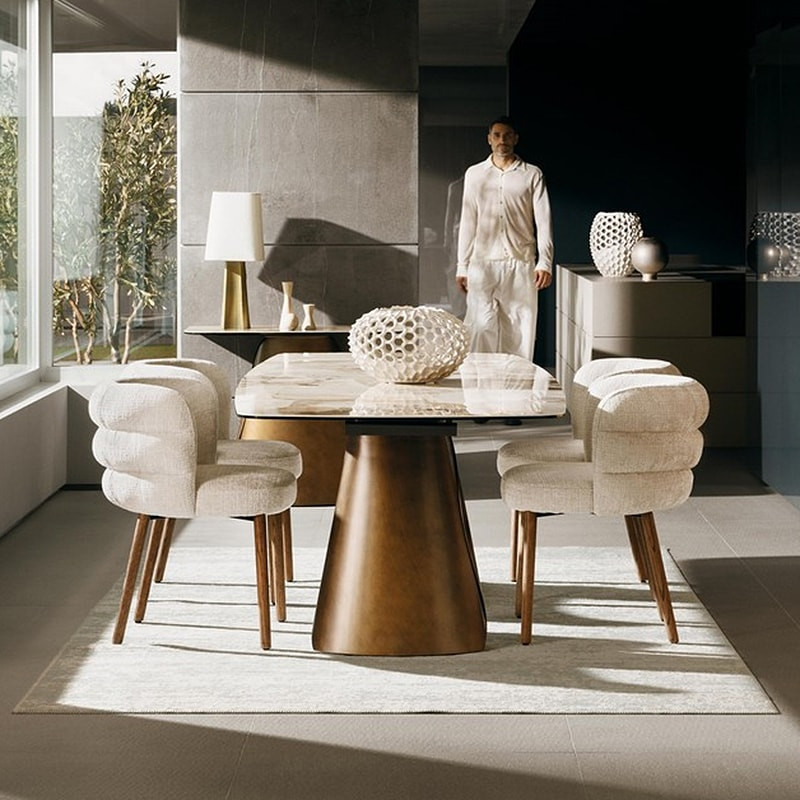 Chaise rembourrée en tissu effet chenille beige - Iluna 