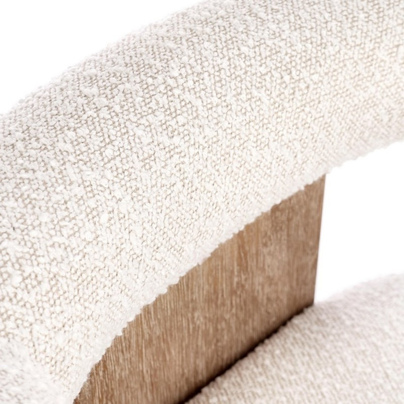 Chaise avec accoudoirs en bois naturel et tissu bouclette blanc - Agavin 