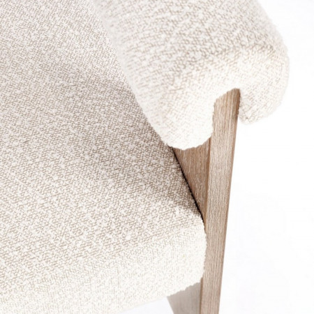 Chaise avec accoudoirs en bois naturel et tissu bouclette blanc - Agavin 