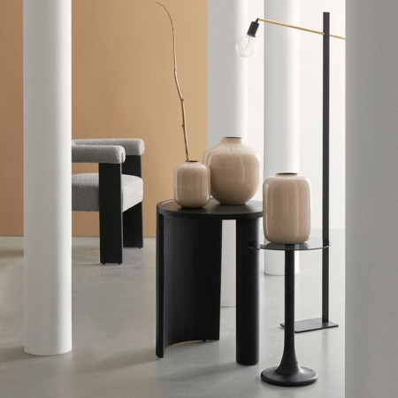 Chaise avec accoudoirs en bois noir et tissu bouclette gris - Agavin 