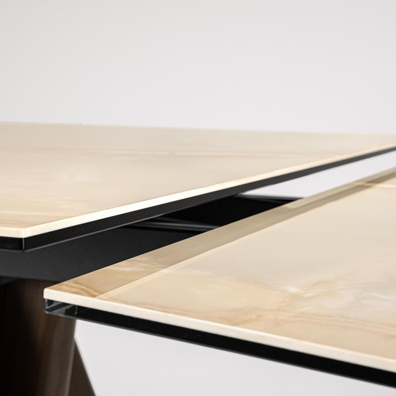 Table de repas extensible plateau céramique effet onyx et bois noyer - Maïko 
