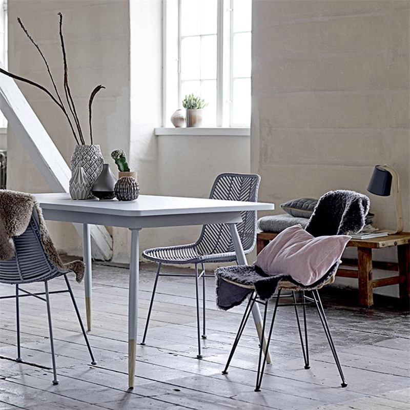 Chaise grise design en rotin tressé Bloomingville