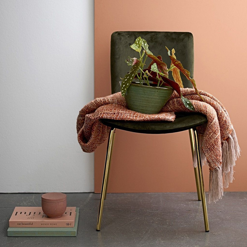Chaise design velours vert pieds dorés Bloomingville
