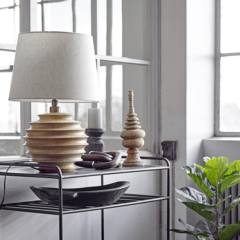 Lampe design en bois abat-jour blanc
