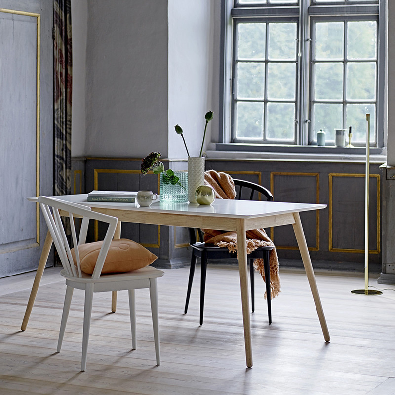 Lampadaire led design doré Bloomingville