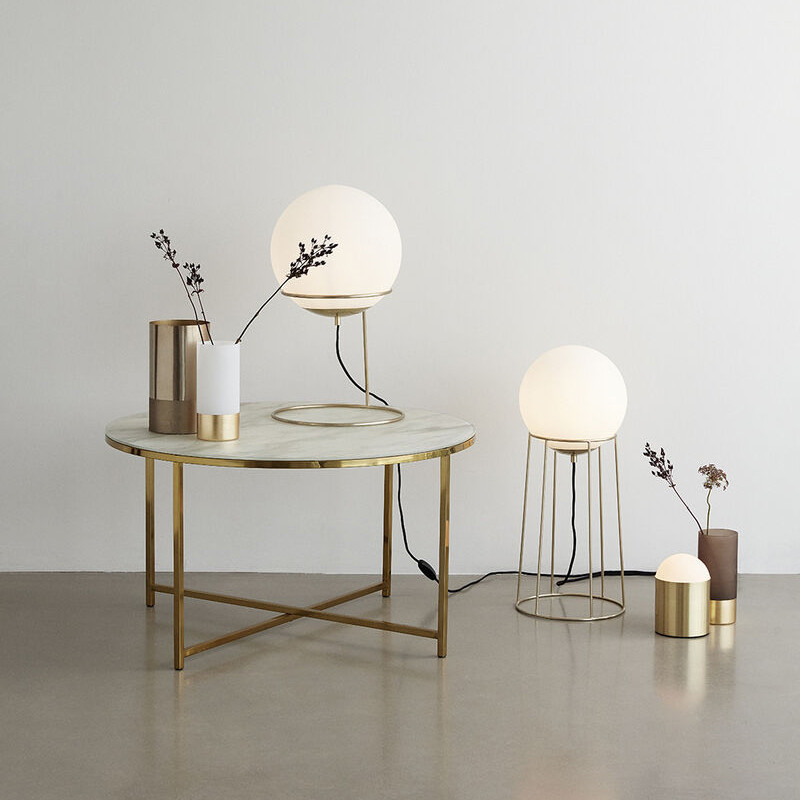 Lampe salon design en verre blanc et pied doré Hubsch - Lary 