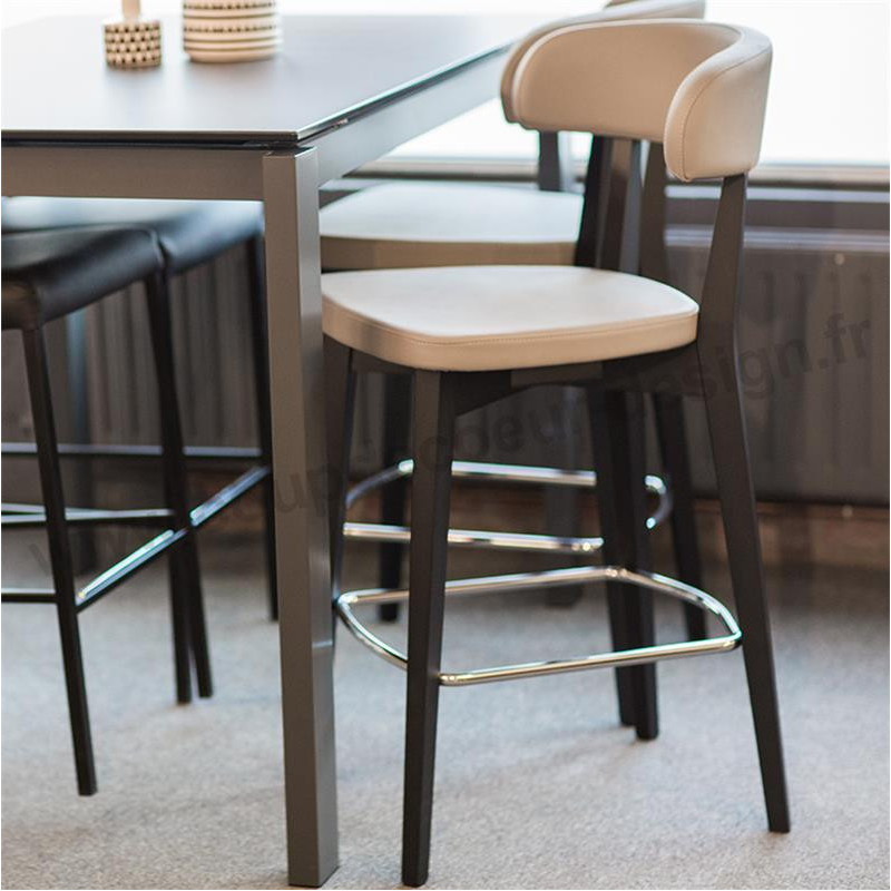 Tabouret de bar confortable avec dossier Connubia sur CDC Design