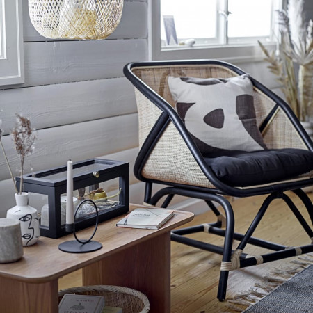 Fauteuil rotin vintage avec accoudoirs noirs  - Loue 