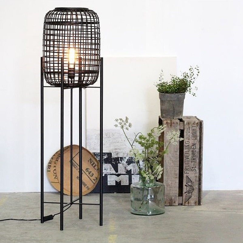 Lampadaire design en rotin noir - Divi 