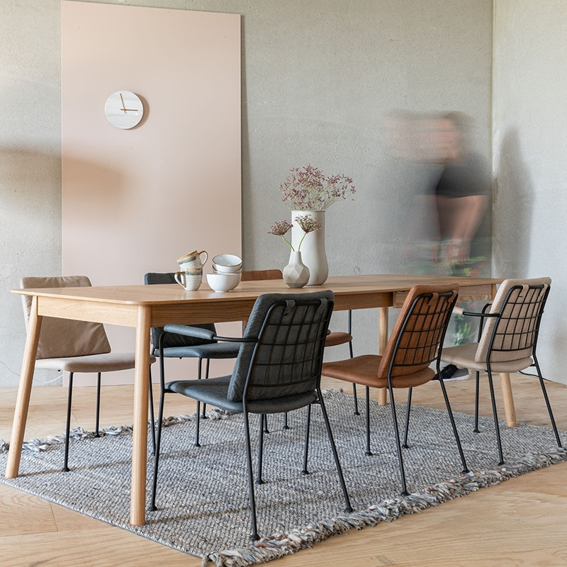 Chaise avec accoudoirs design métal et simili cuir marron Fab Zuiver
