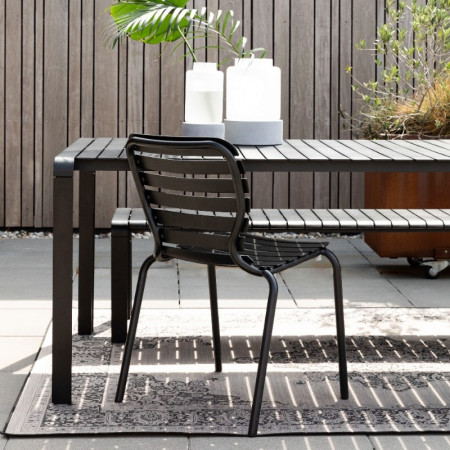Chaise de jardin design en métal noir Vondel Zuiver