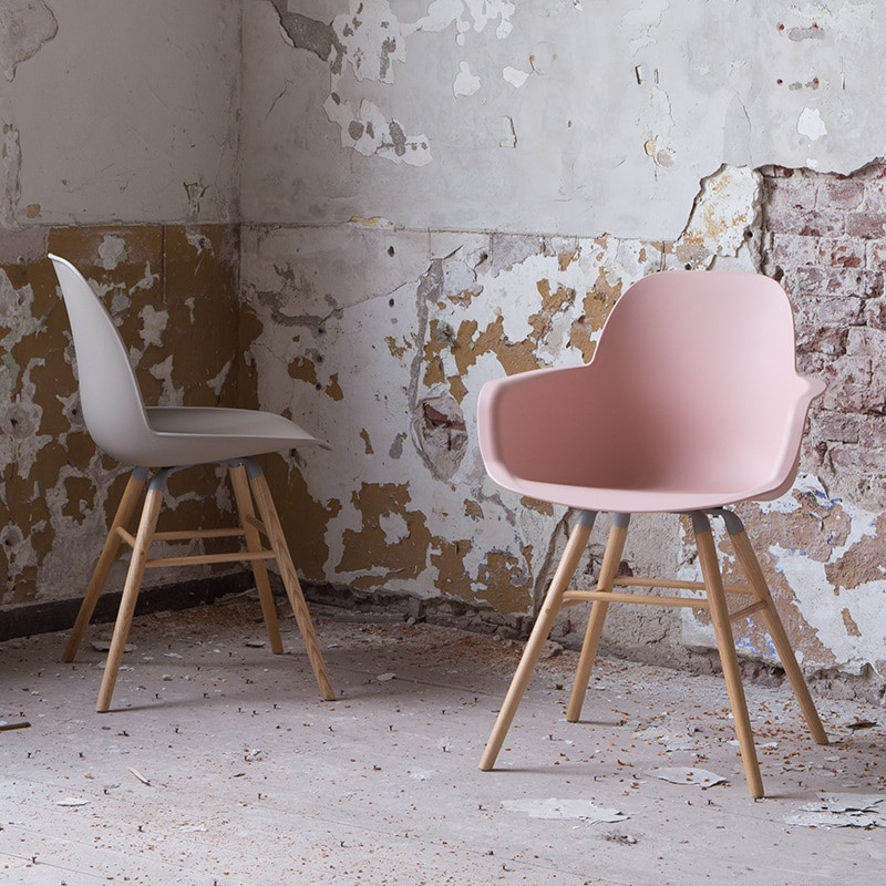 Chaise scandinave avec accoudoirs rose Albert Zuiver